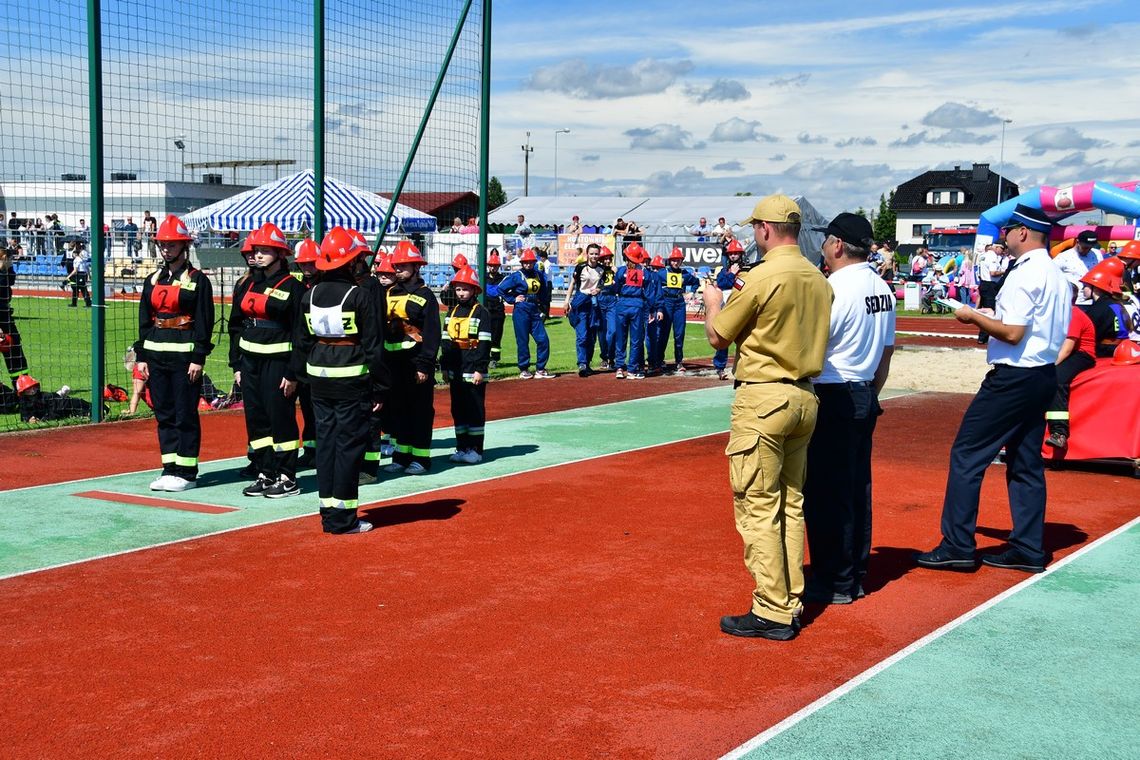 Na stadionie w Reńskiej Wsi trwają Powiatowe Zawody Sportowo-Pożarnicze seniorów i drużyn młodzieżowych