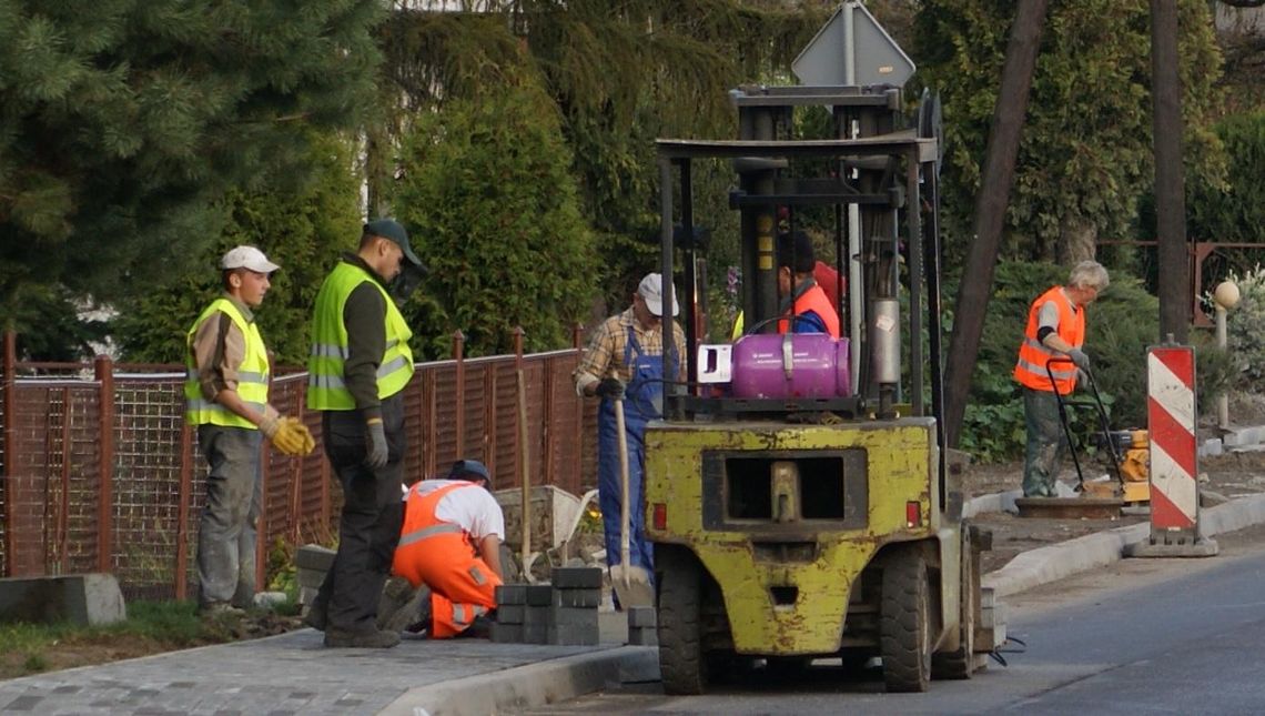 Na ten chodnik mieszkańcy Kłodnicy czekają od lat. Magistrat wyciągnie pomocną dłoń?