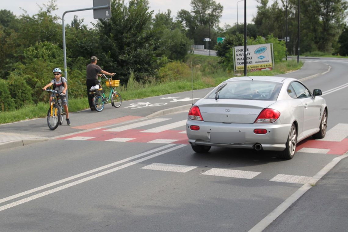 Na ten przejazd rowerzyści wjeżdżają z duszą na ramieniu. Notoryczne wymuszenie pierwszeństwa