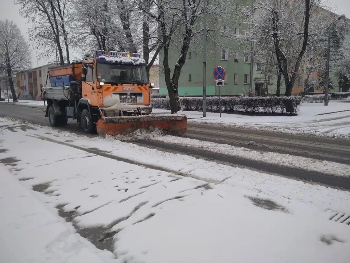 Na terenie gminy i powiatu trwa akcja zima. Konsorcjum dwóch firm odpowiada za zimowe utrzymywanie dróg