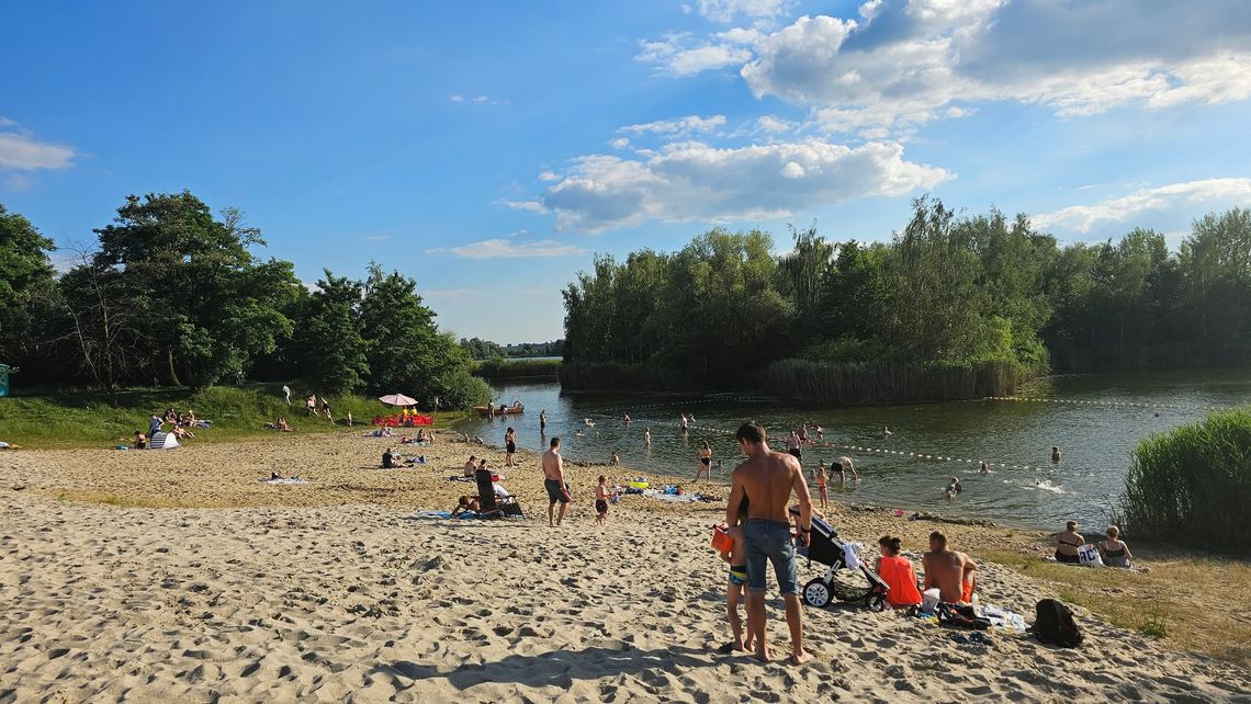 Nadal będzie bardzo gorąco. Temperatura nawet do 38 stopni. Ostrzeżenie IMGW aż do czwartku Nadal będzie bardzo gorąco. Temperatura nawet do 38 stopni. Ostrzeżenie IMGW aż do czwartku