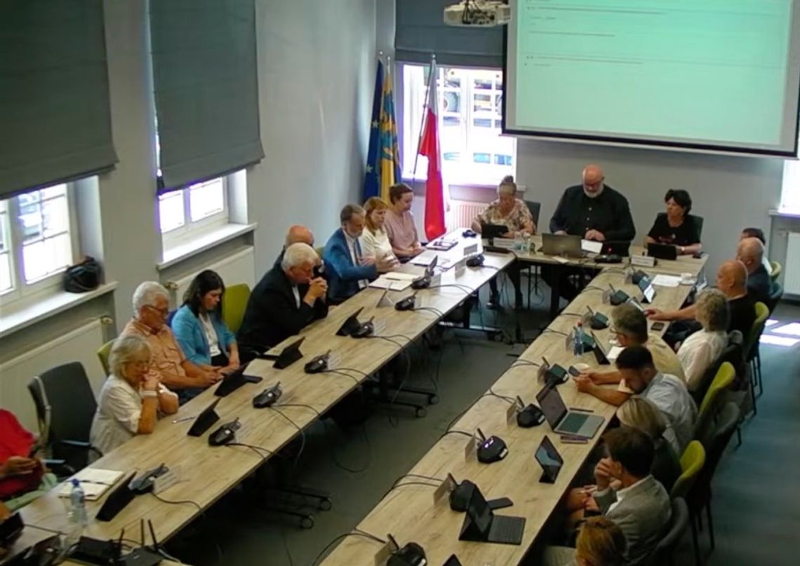 Nadzwyczajna sesja powiatu. Radni jednogłośnie zmienili budżet i plany inwestycyjne