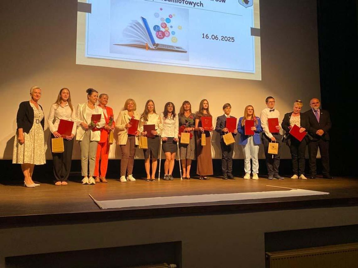 Najlepsi uczniowie szkół podstawowych w Kędzierzynie-Koźlu docenieni. Wiedza to ich supermoc