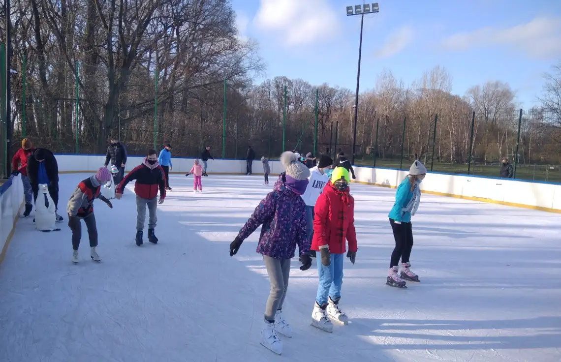 Nauka pływania, jazdy na łyżwach czy wirtualne strzelectwo - ciekawa oferta MOSiR-u na ferie zimowe