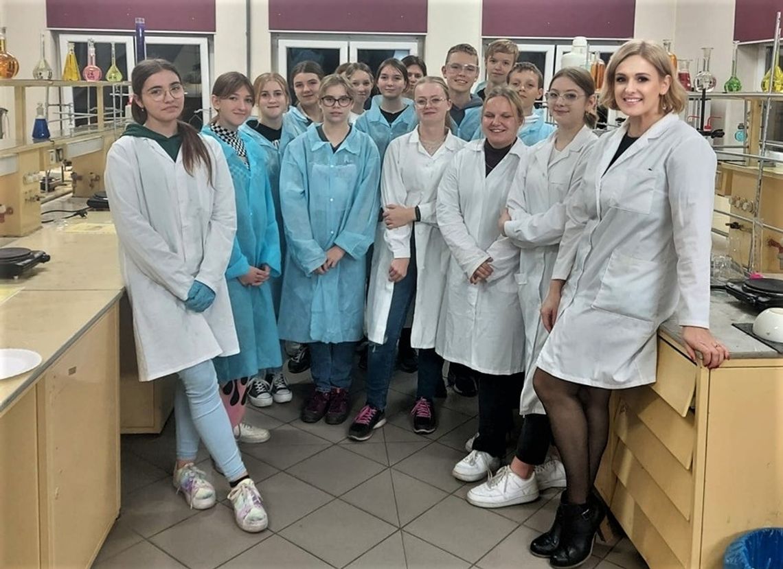 Nauka połączona z pasją do gotowania. Warsztaty kuchni molekularnej i fluorescencji w Zespole Szkół nr 3 w Sławięcicach