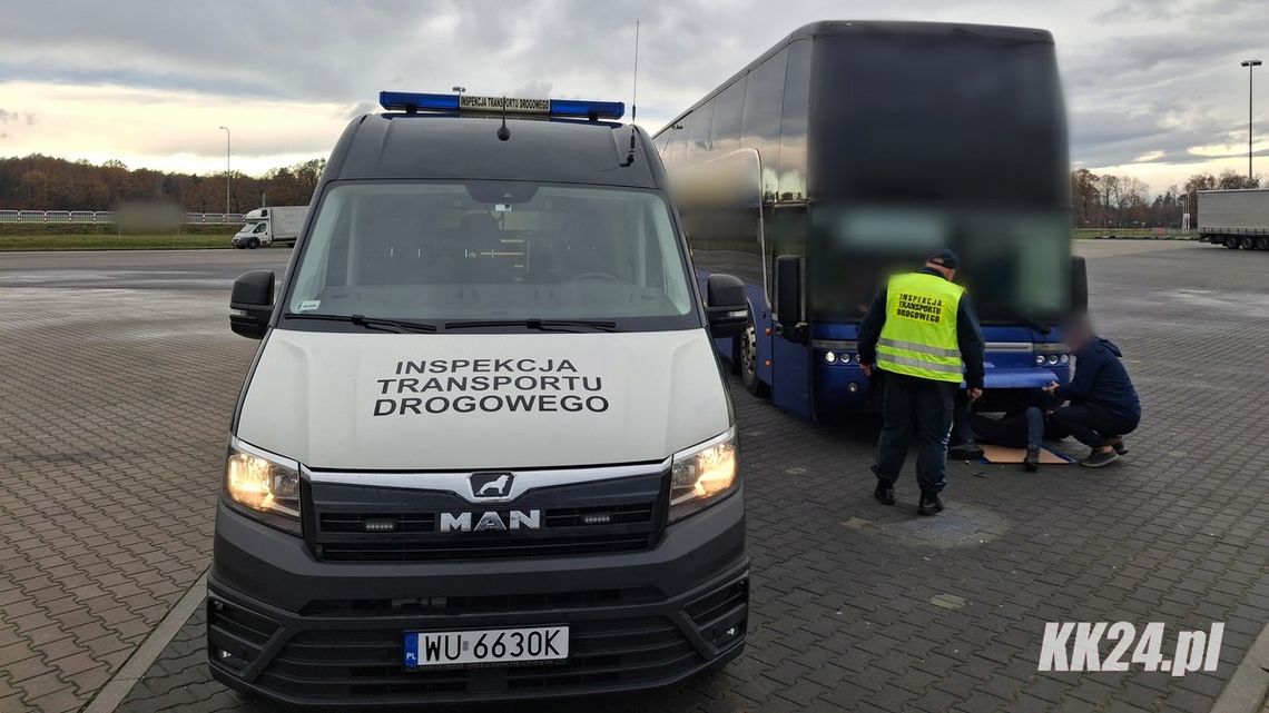 Autokar zatrzymany przez inspektorów w Polskiej Cerekwi. Usterki zagrażały bezpieczeństwu dzieci