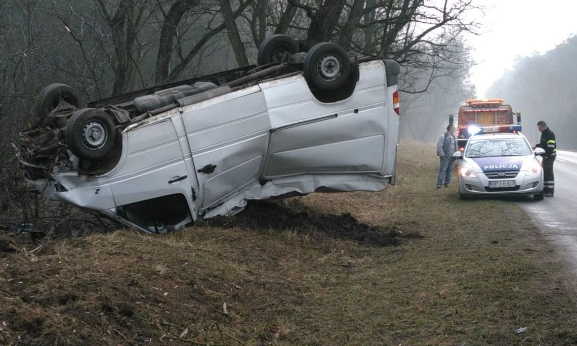 Niebezpieczny poranek na drogach. Strażacy wyjeżdżali do dwóch wypadków. ZDJĘCIA