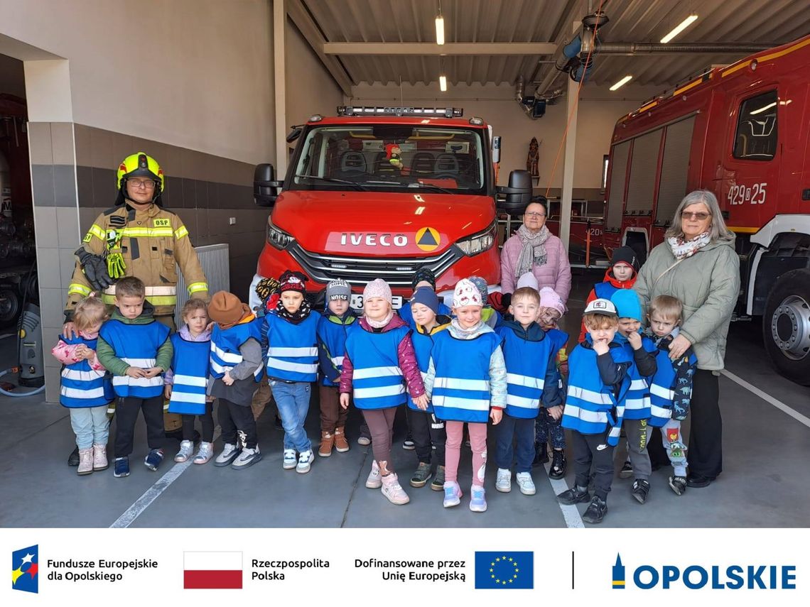 Niecodzienni goście w OSP Kłodnica. Przedszkolaki z bliska przyjrzały się pracy strażaków. ZDJĘCIA Niecodzienni goście w OSP Kłodnica. Przedszkolaki z bliska przyjrzały się pracy strażaków. ZDJĘCIA