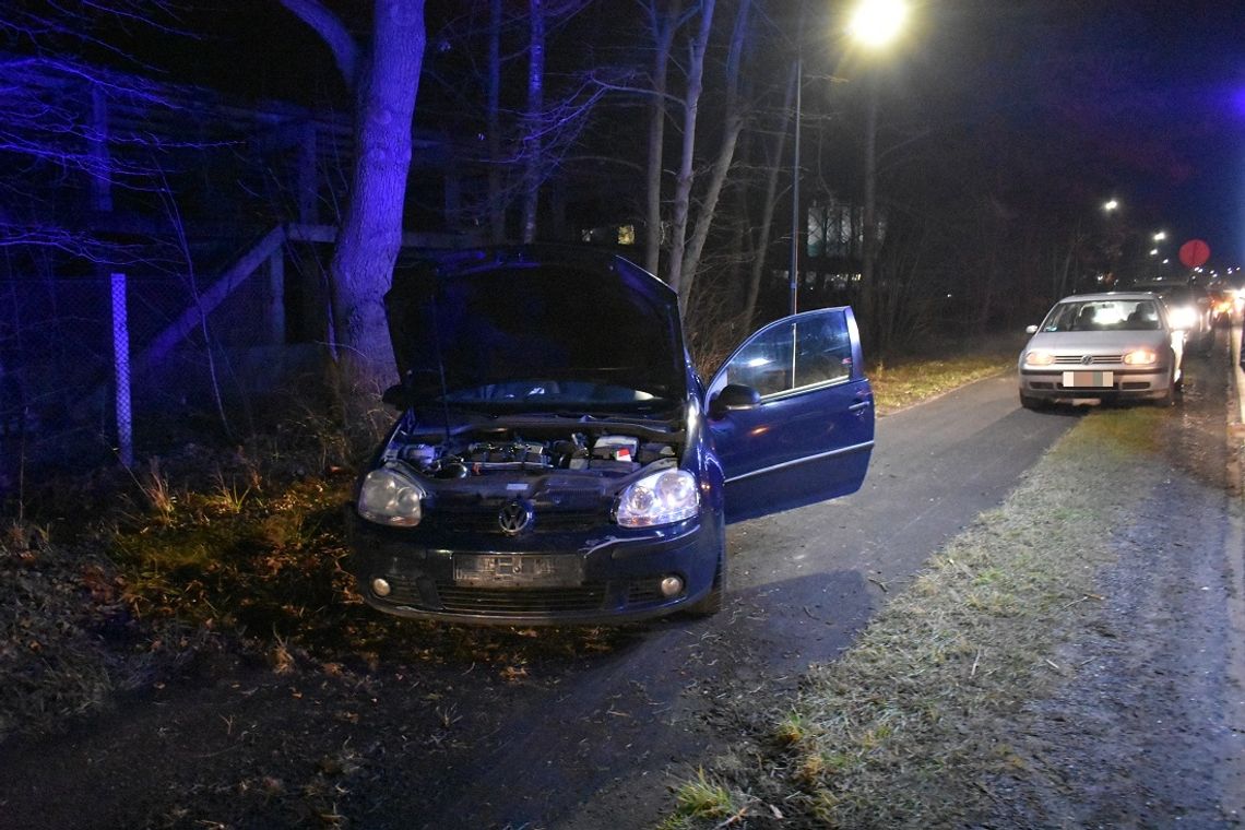 Nietrzeźwa kobieta doprowadziła do groźnie wyglądającego wypadku. Na miejscu wszystkie służby