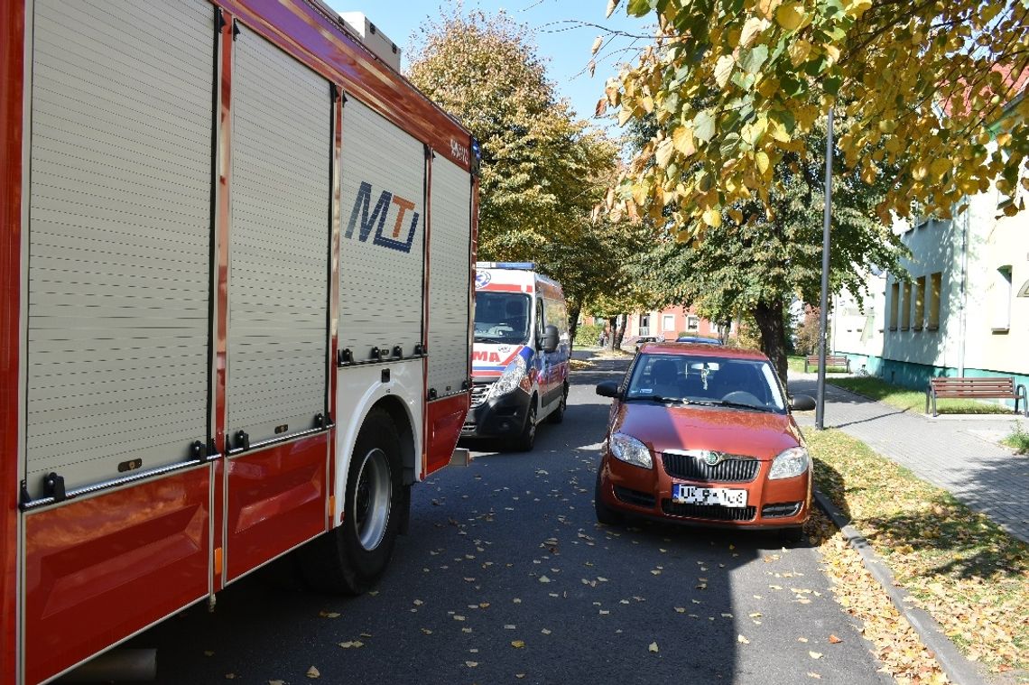 Nietrzeźwa kobieta postawiła na nogi służby ratunkowe. Groziła, że zrobi sobie krzywdę