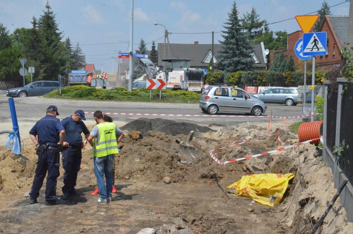 Niewybuchy na placu budowy drogi krajowej nr 45. Na miejsce wezwano saperów