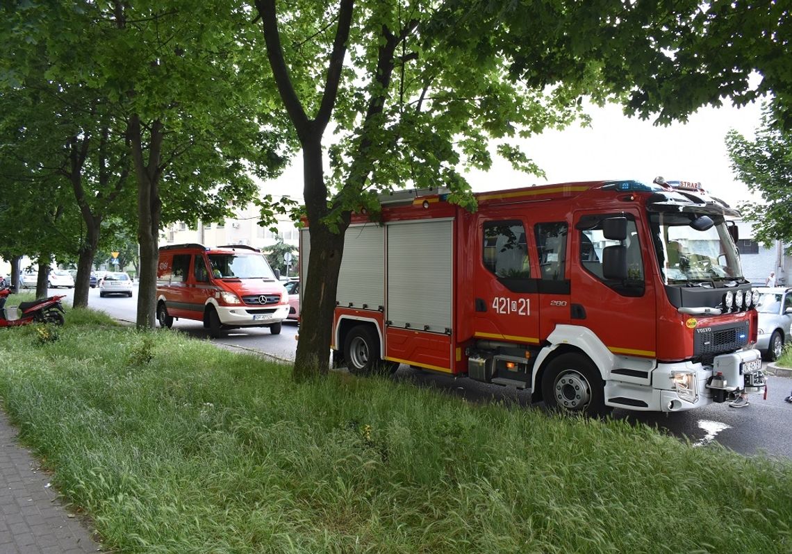 Nikt nie otwierał mieszkania, z którego dochodziły dźwięki czujki tlenku węgla. Interwencja służb w Śródmieściu