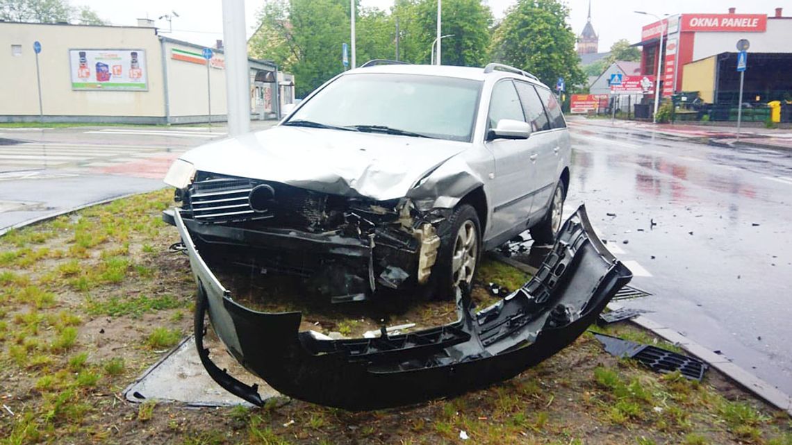 Nissan wjechał w volkswagena. Kolizja na skrzyżowaniu Grunwaldzkiej z Miłą