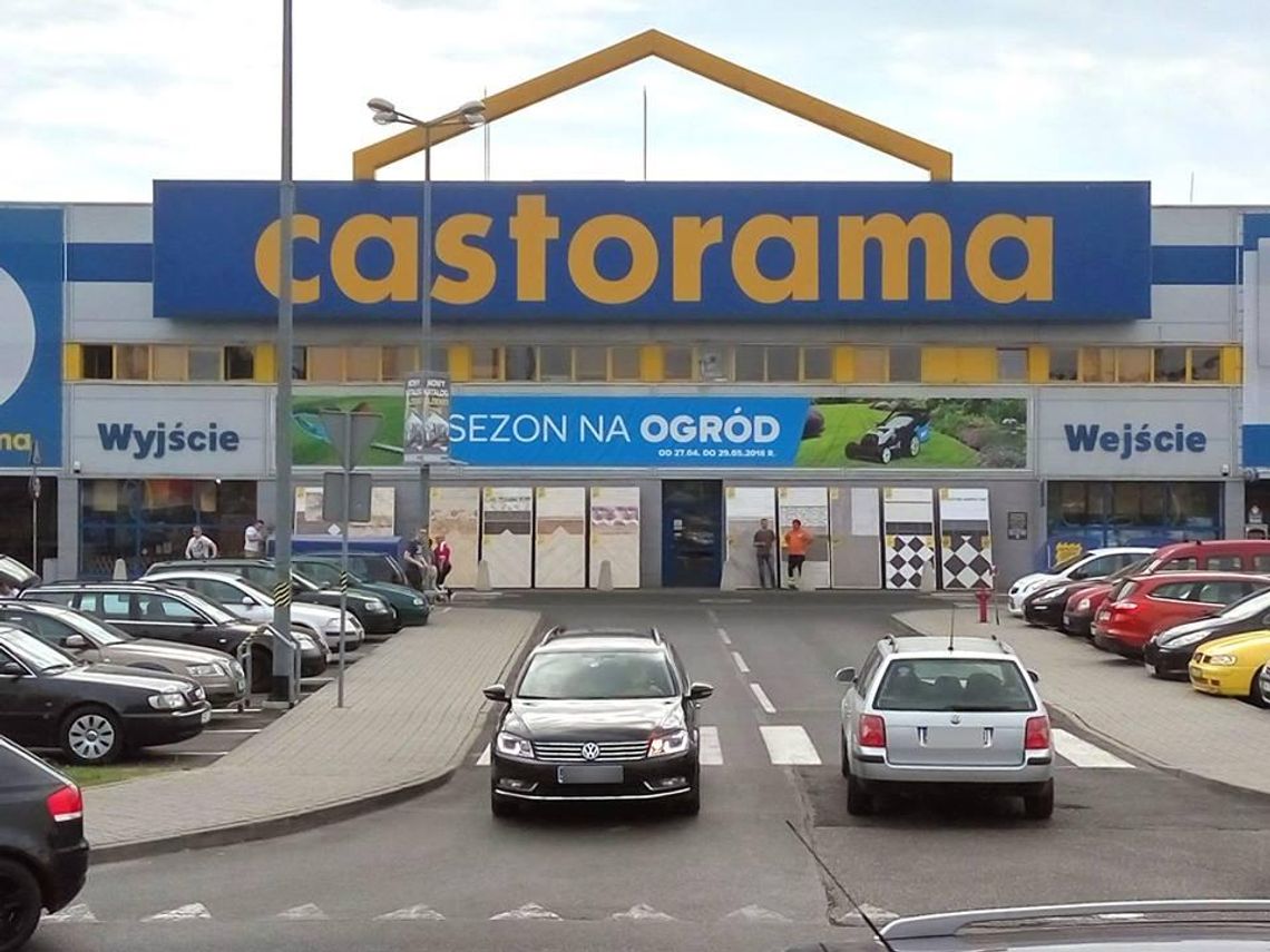 Nocne włamanie do Castoramy. Sprawca skradł z magazynu metalowe ogrodzenie