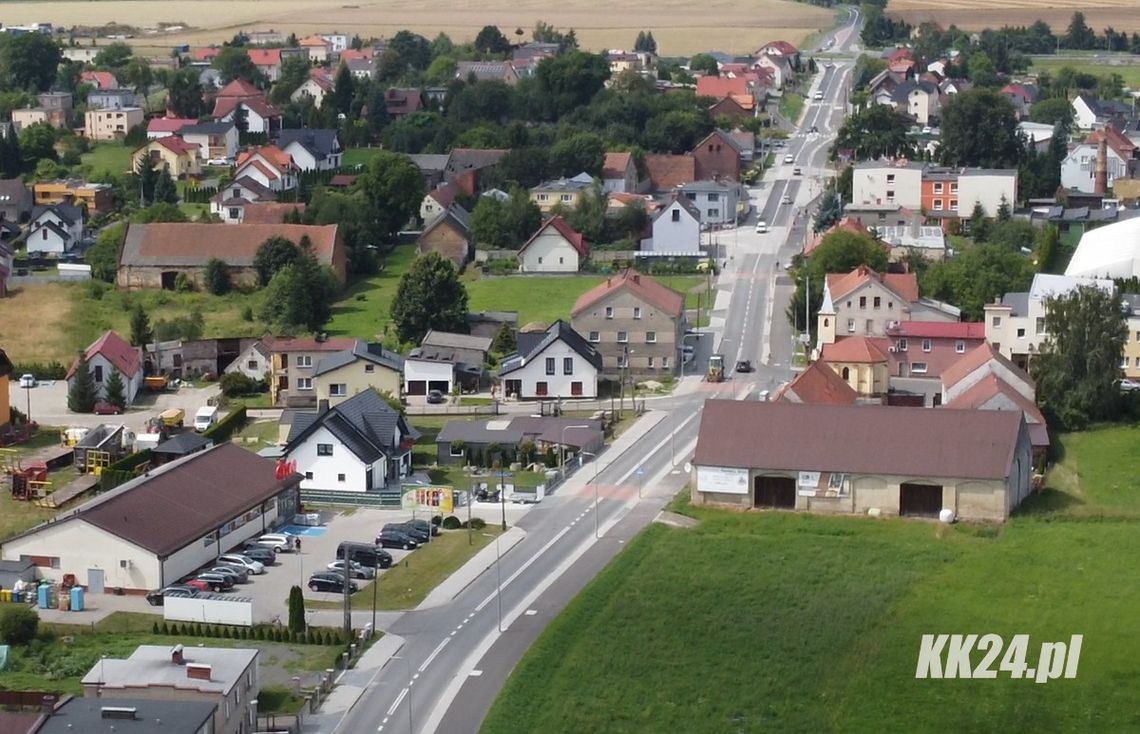 Nowa nawierzchnia i ścieżka rowerowa. Tak wygląda przebudowana droga w Reńskiej Wsi. WIDEO