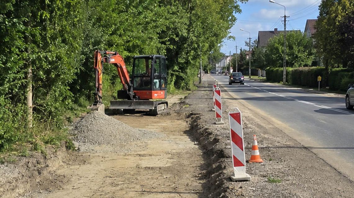 Nowa ścieżka rowerowa połączy Sławięcice z Ujazdem. Budowa właśnie się rozpoczęła Wygenerowane przez AI