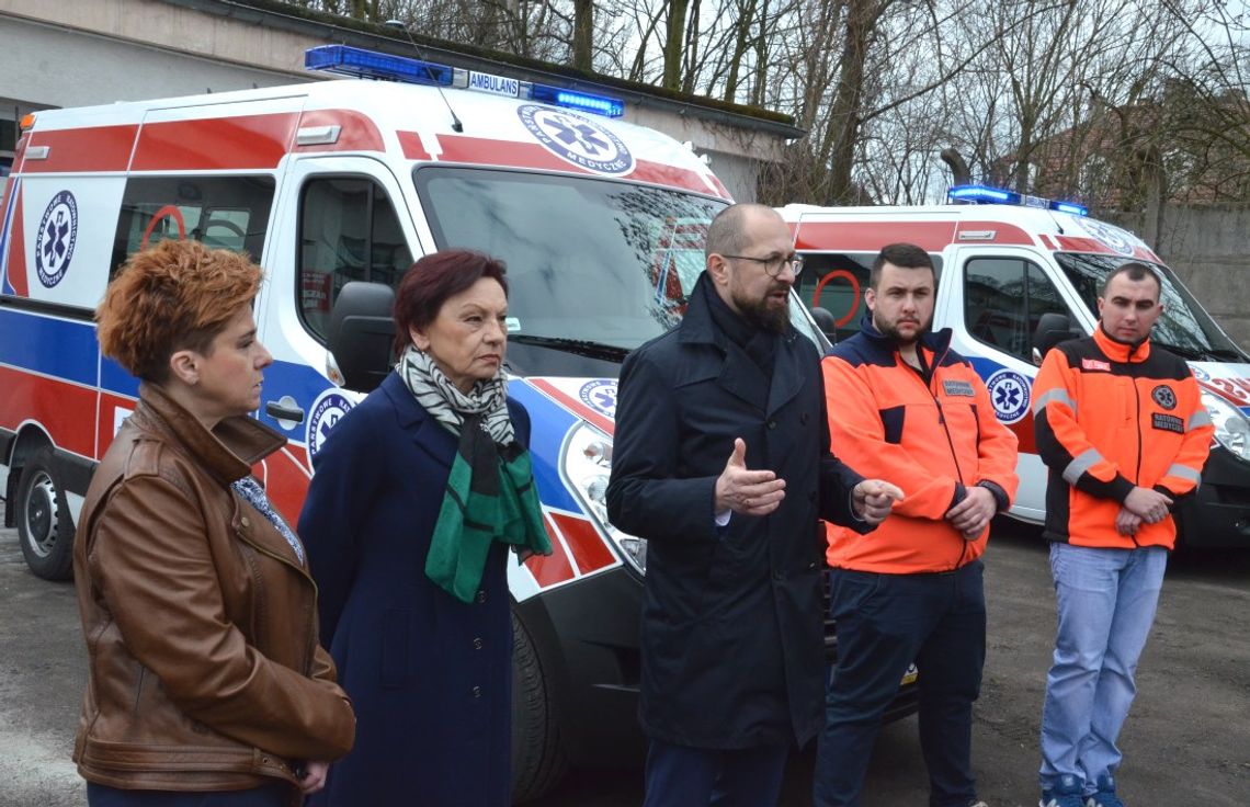 Nowe ambulanse dla kozielskiego szpitala. Od poniedziałku przejmuje ratownictwo medyczne. ZDJĘCIA