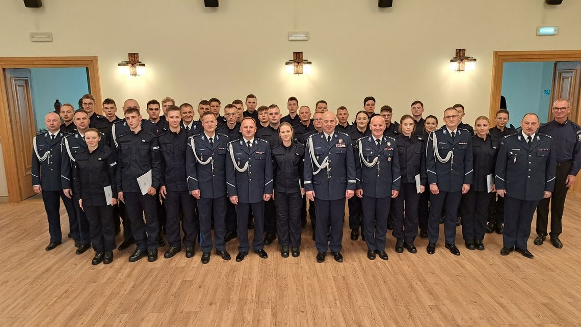 Nowi funkcjonariusze w kędzierzyńsko-kozielskiej policji. Po szkoleniu trafią do służby na terenie powiatu