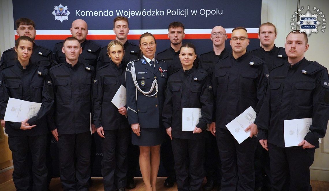 Nowi policjanci w opolskim garnizonie. Świeżo upieczeni funkcjonariusze zasilą też naszą komendę