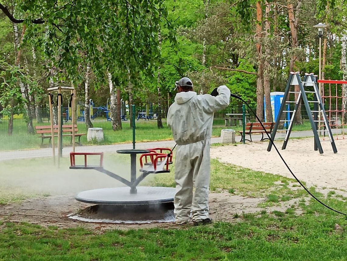 Od soboty wreszcie można otwierać place zabaw. Obowiązuje dystans albo maseczki