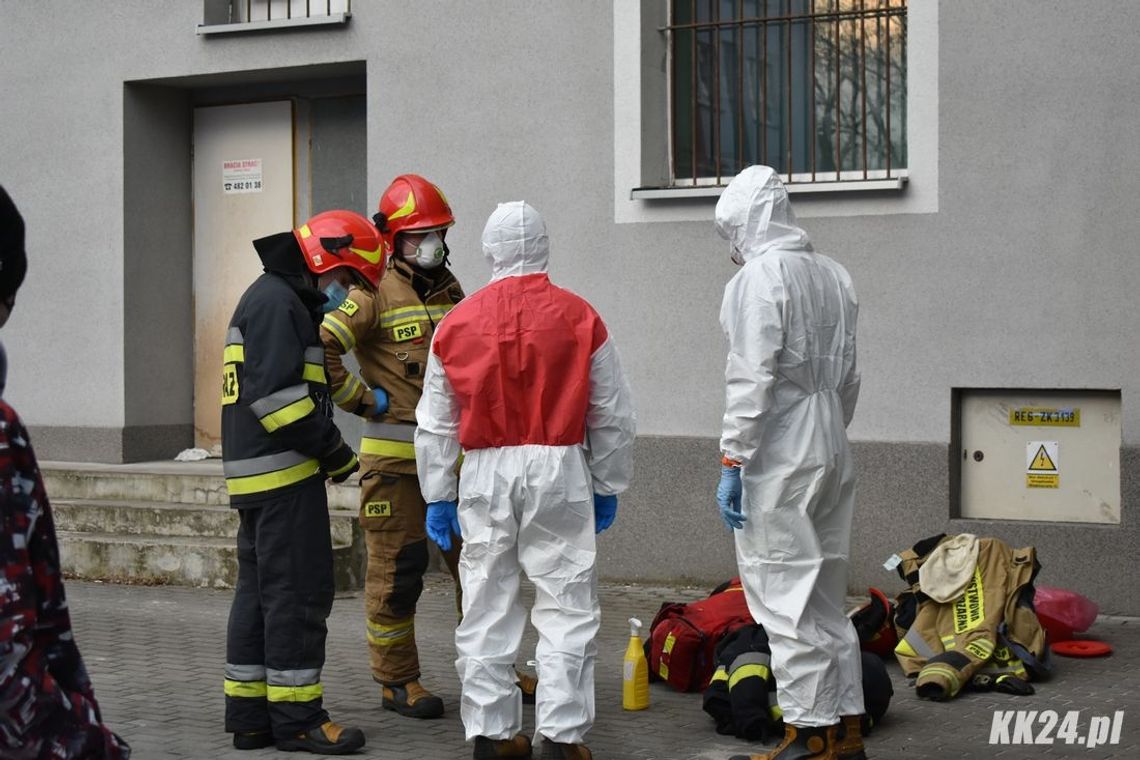 Od wczoraj nie było kontaktu z kobietą zarażoną koronawirusem. Służby weszły do mieszkania w Śródmieściu