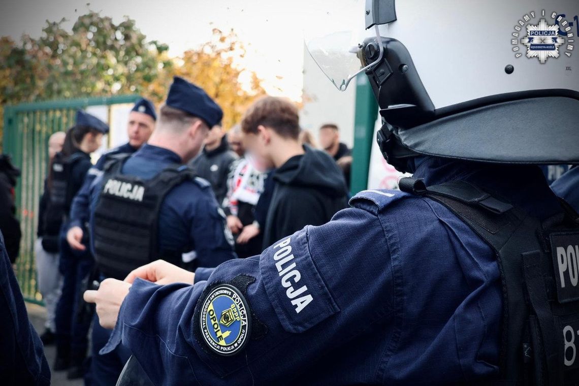 Odpalili pirotechnikę podczas meczu "Chemika" na stadionie "Kuźniczka". Policja zapowiada konsekwencje