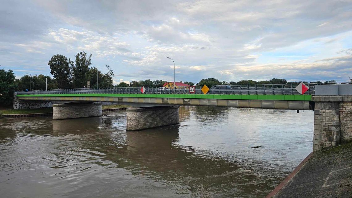 Odra w Koźlu poniżej stanu alarmowego i ciągle opada! O godz. 21.30 w czwartek wodowskaz pokazał 499 cm