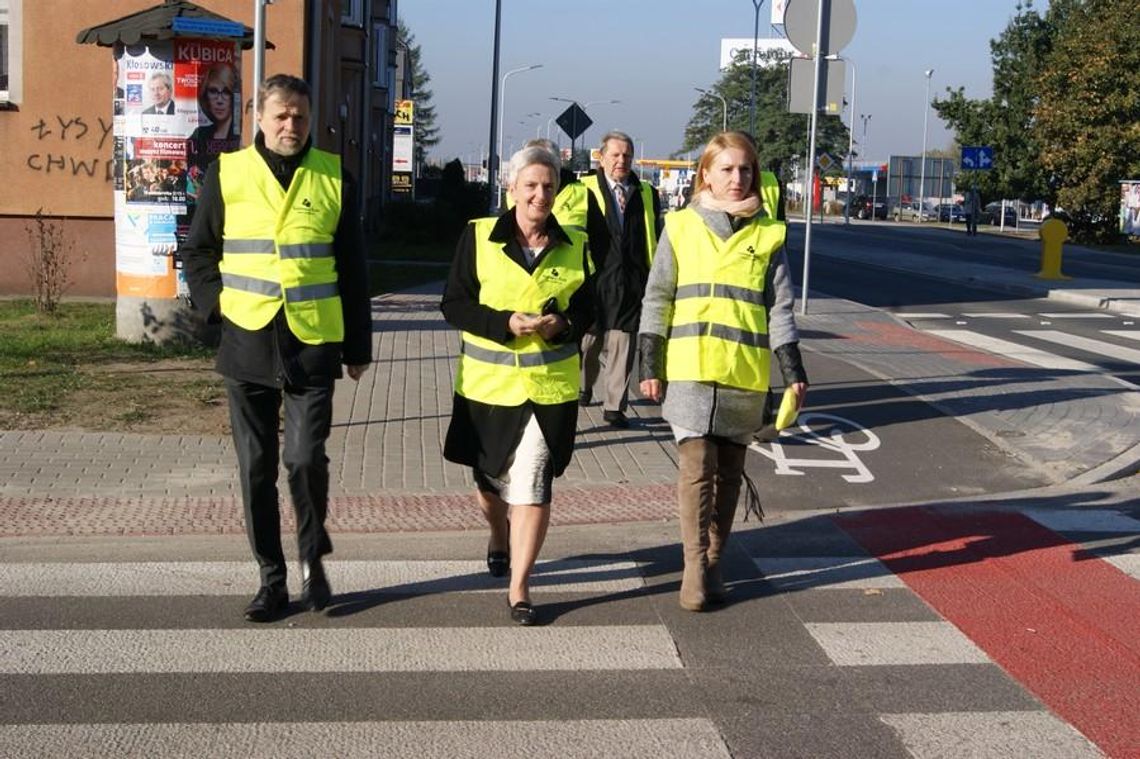 Oficjalne otwarcie ulicy Kozielskiej. Wybrali spacer zamiast przecięcia wstęgi. ZDJĘCIA