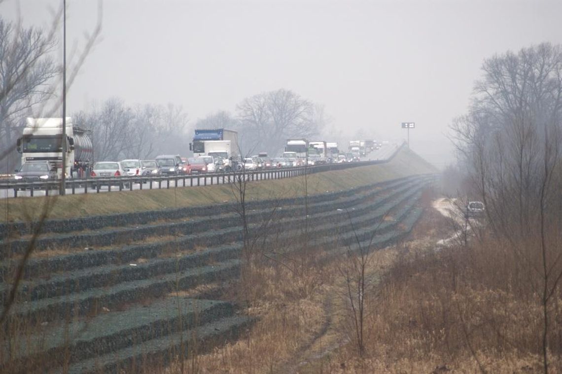 Ogromne korki na dojeździe do ronda Milenijnego. Powodem awaria ciężarówki