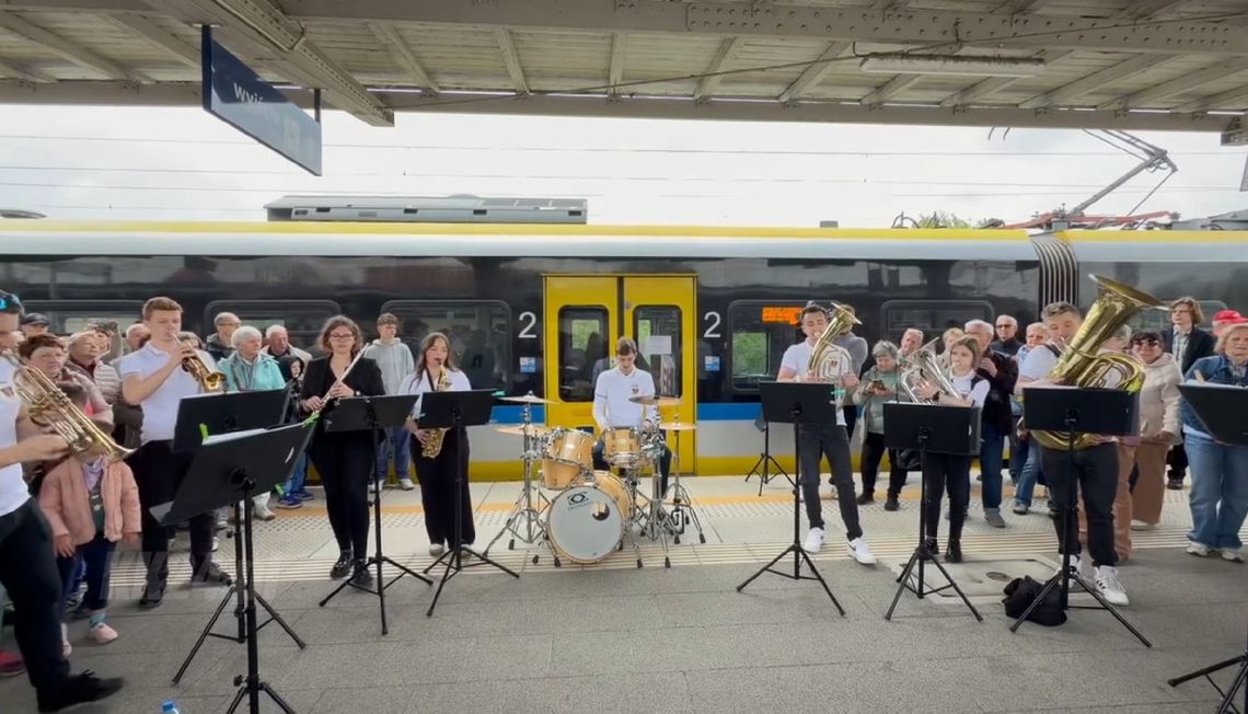 Opolski Ekspres Dęty przejechał przez region. Koncert także w Kędzierzynie-Koźlu Opolski Ekspres Dęty przejechał przez region. Koncert także w Kędzierzynie-Koźlu