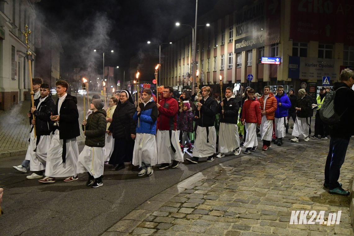 Barwny Orszak Wszystkich Świętych przeszedł ulicami miasta