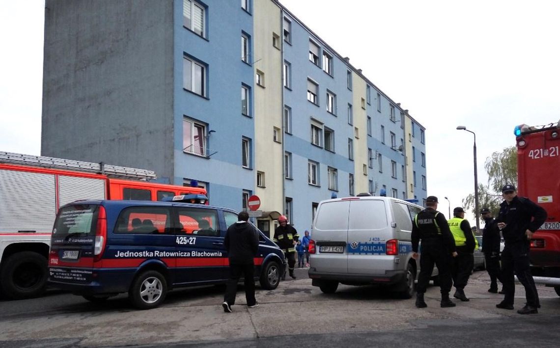 Osiem zastepów straży pożarnej interweniuje w Blachowni. Mieszkańcy wyczuli gaz