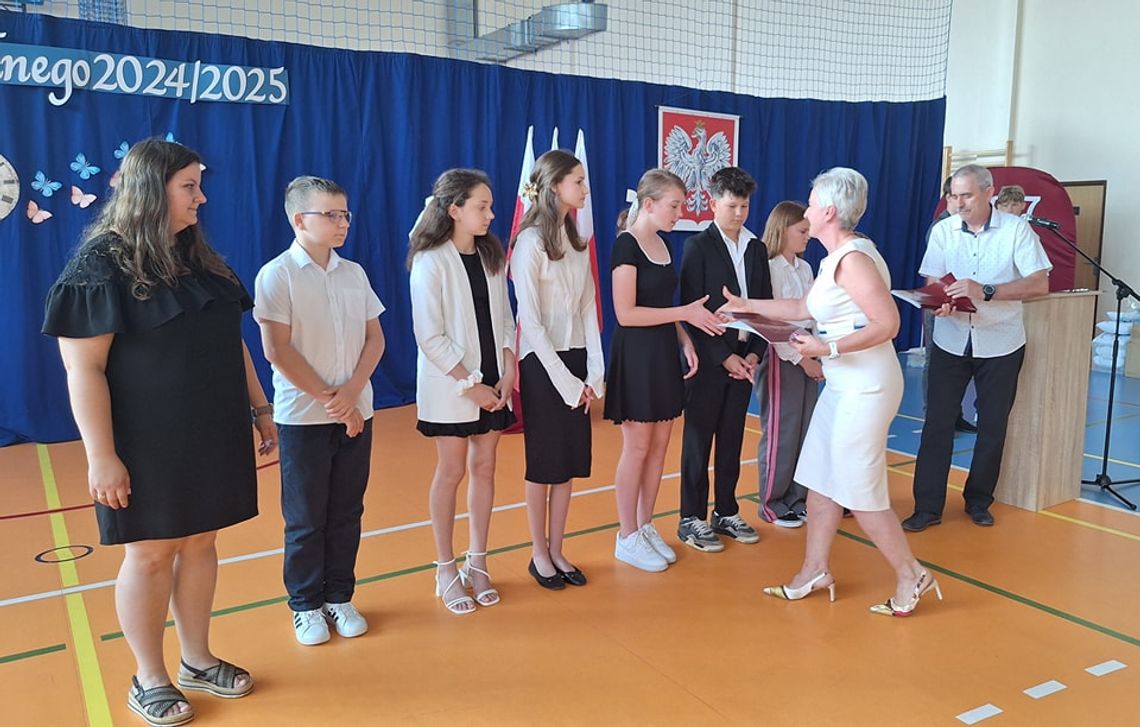 Ostatni dzwonek w Kędzierzynie-Koźlu. 3858 uczniów rozpoczęło wakacje, a mistrzowie BRD zostali uhonorowani