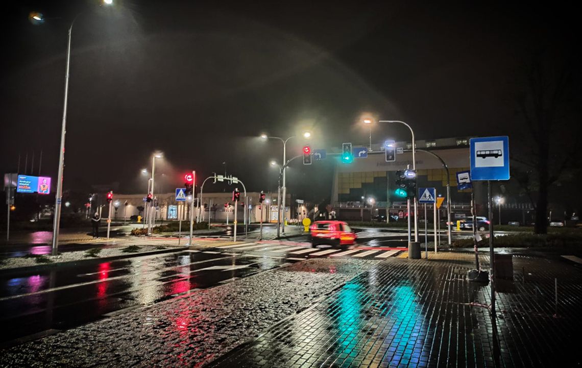 Padający deszcz będzie zamarzał. Może być bardzo ślisko. Wydano ostrzeżenie meteorologiczne