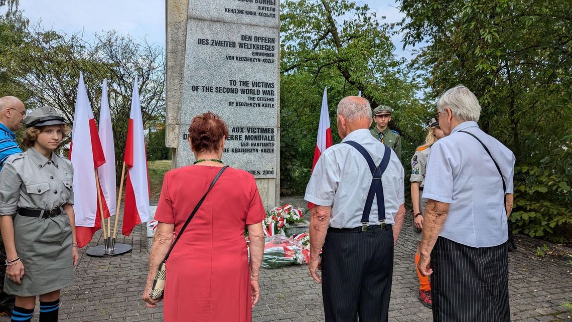 Pamięć i hołd bohaterom. Mieszkańcy wspólnie upamiętnią 86. rocznicę wybuchu II wojny światowej Pamięć i hołd bohaterom. Mieszkańcy wspólnie upamiętnią 86. rocznicę wybuchu II wojny światowej