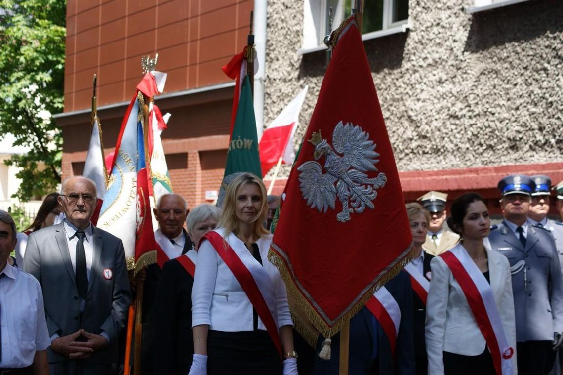 Pamięć o ich śmierci nie może przeminąć. Złożyli hołd ofiarom rzezi wołyńskiej. ZDJĘCIA