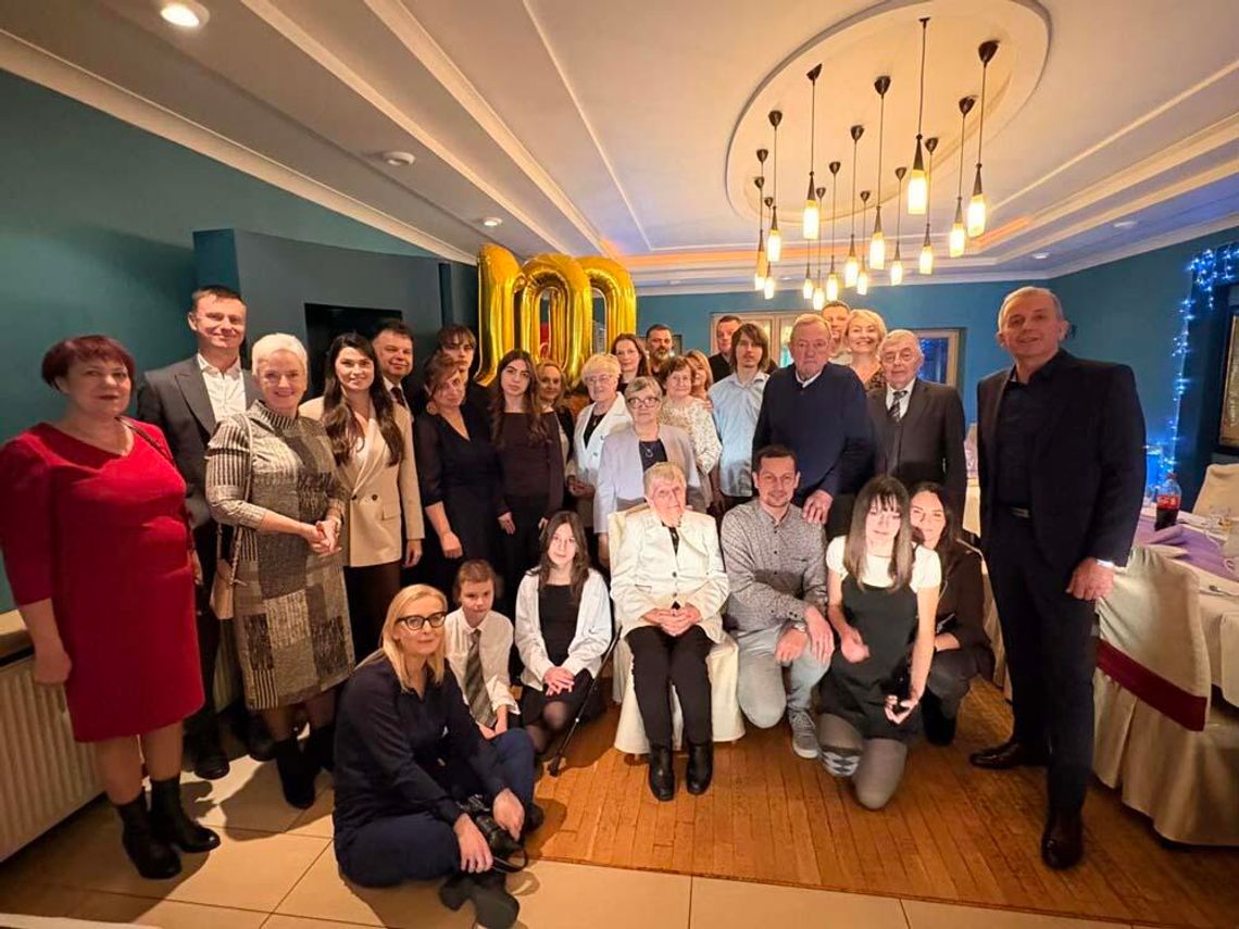 Pani Henryka z Kędzierzyna-Koźla świętuje 100. urodziny. Rodzina, wzruszenia i wielki jubileusz