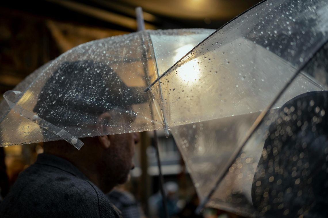 Parasol męski – praktyczny dodatek, który łączy wygodę i styl
