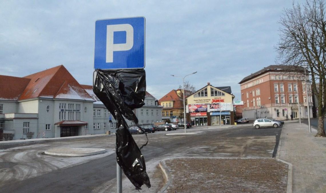 Parking przed dworcem kolejowym znów otwarty. Do wiosny nie trzeba płacić za postój