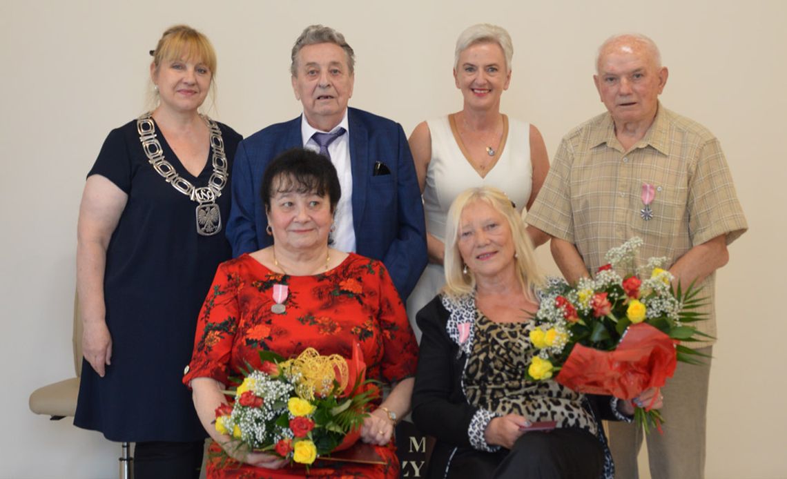 Pary małżeńskie z Kędzierzyna-Koźla nagrodzone medalami za długoletnie pożycie małżeńskie