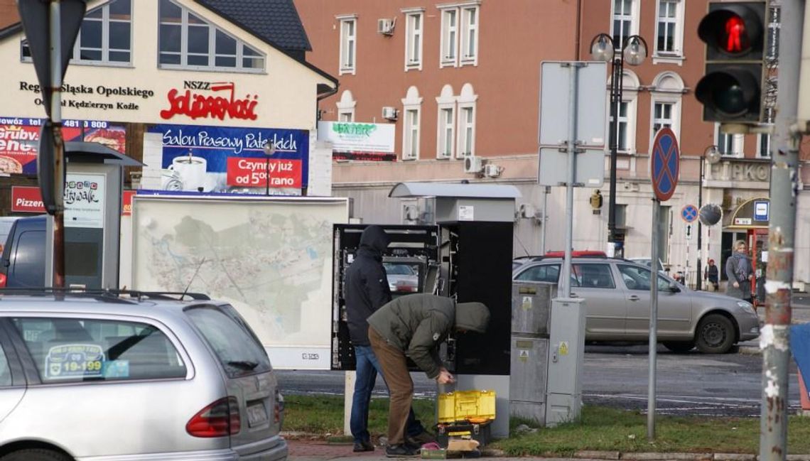 Pasażerowie muszą uzbroić się w cierpliwość. Biletomaty ruszą jeszcze w tym roku?