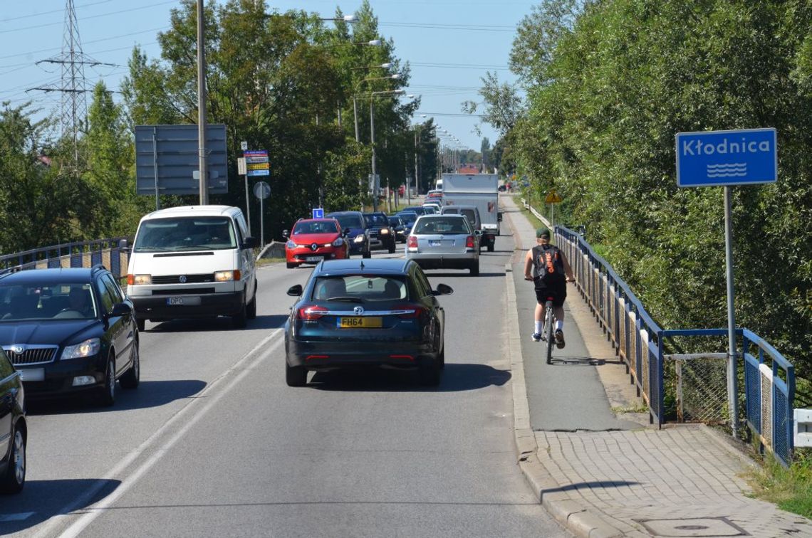 Pasy dla rowerów wzdłuż ulicy Wyspiańskiego? "Jest wystarczająco szeroko"