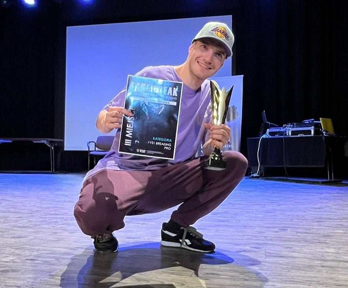 Paweł Szustakiewicz "Guma" trzeci na zawodach breakdance! Tancerz z Kędzierzyna-Koźla wytańczył podium w kategorii 1VS1 Breaking PRO