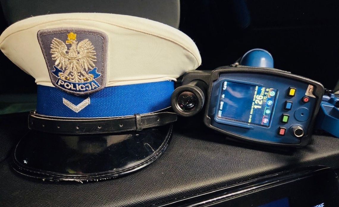 Pędził przez wieś 126 km/h. Piracka jazda 21-latka zakończona mandatem i utratą uprawnień