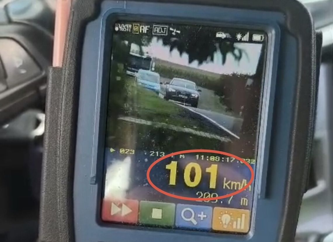 Pędzili ponad 100 km/h w terenie zabudowanym. Dwaj kierowcy stracili prawa jazdy Pędzili ponad 100 km/h w terenie zabudowanym. Dwaj kierowcy stracili prawa jazdy