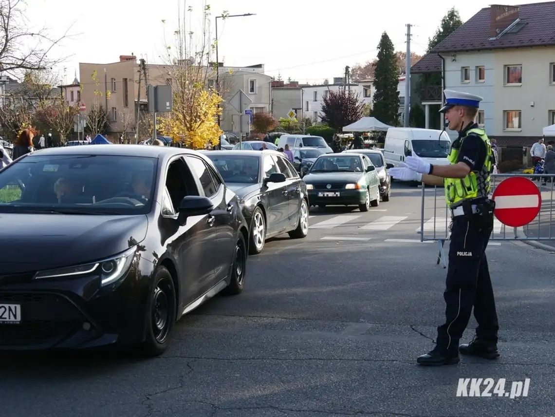 Pięć kolizji, dwóch pijanych rowerzystów i zatrzymane dokumenty - policjanci podsumowali akcję „Wszystkich Świętych”