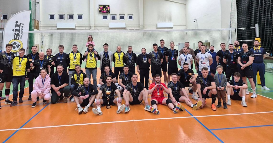 Pięciosetowe batalie w finałach siatkarskich mistrzostw miasta. Black Mambas wywalczyli złote medale