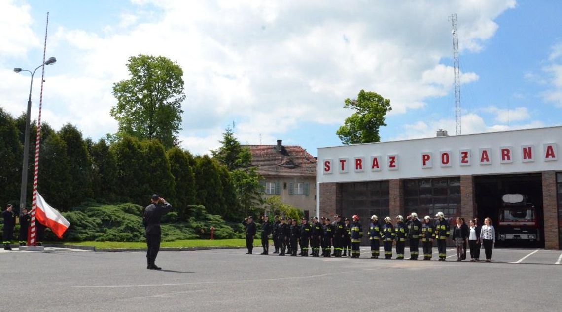 Piękny gest naszych strażaków. Oddali cześć tragicznie zmarłym kolegom z Białegostoku. ZDJĘCIA