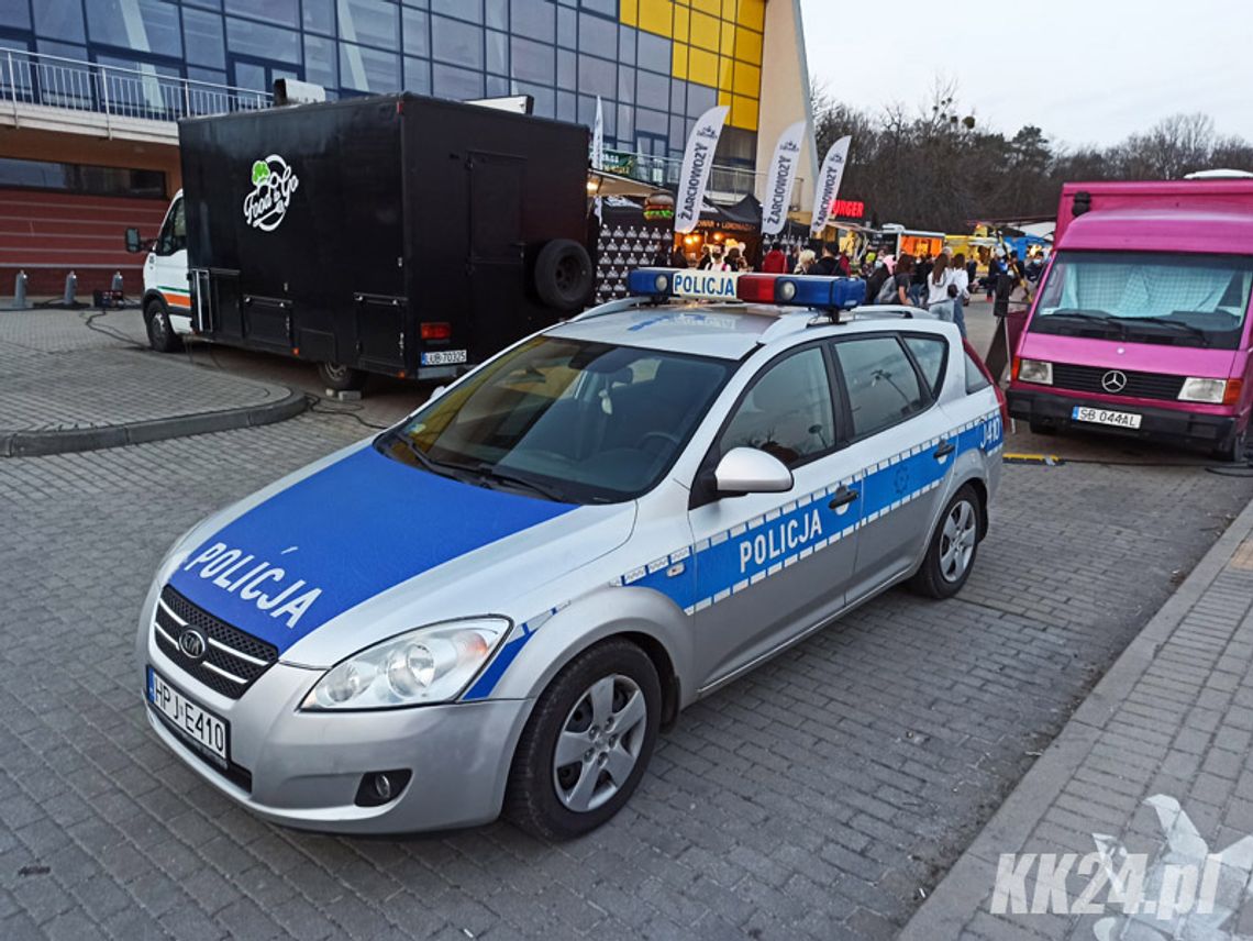 Pierwszy dzień zlotu food trucków jak na razie bez tłumów. Wydarzenie skontrolowała policja