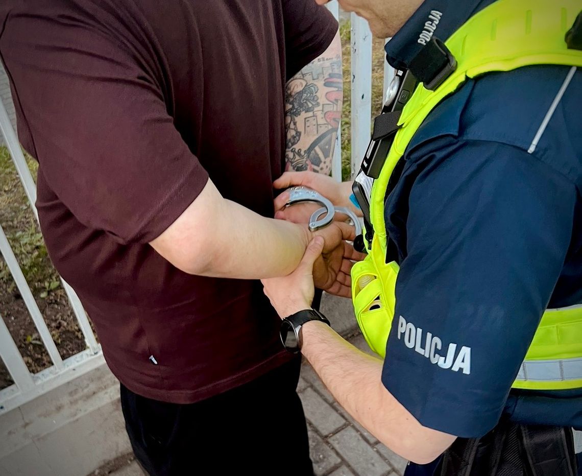 Pijany 42-latek w Mini spowodował kolizję w centrum miasta. Mężczyzna wydmuchał ponad dwa promile